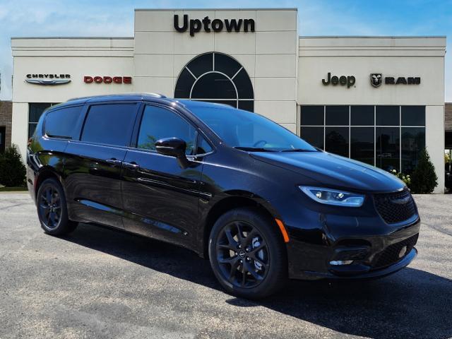 new 2024 Chrysler Pacifica car, priced at $46,082