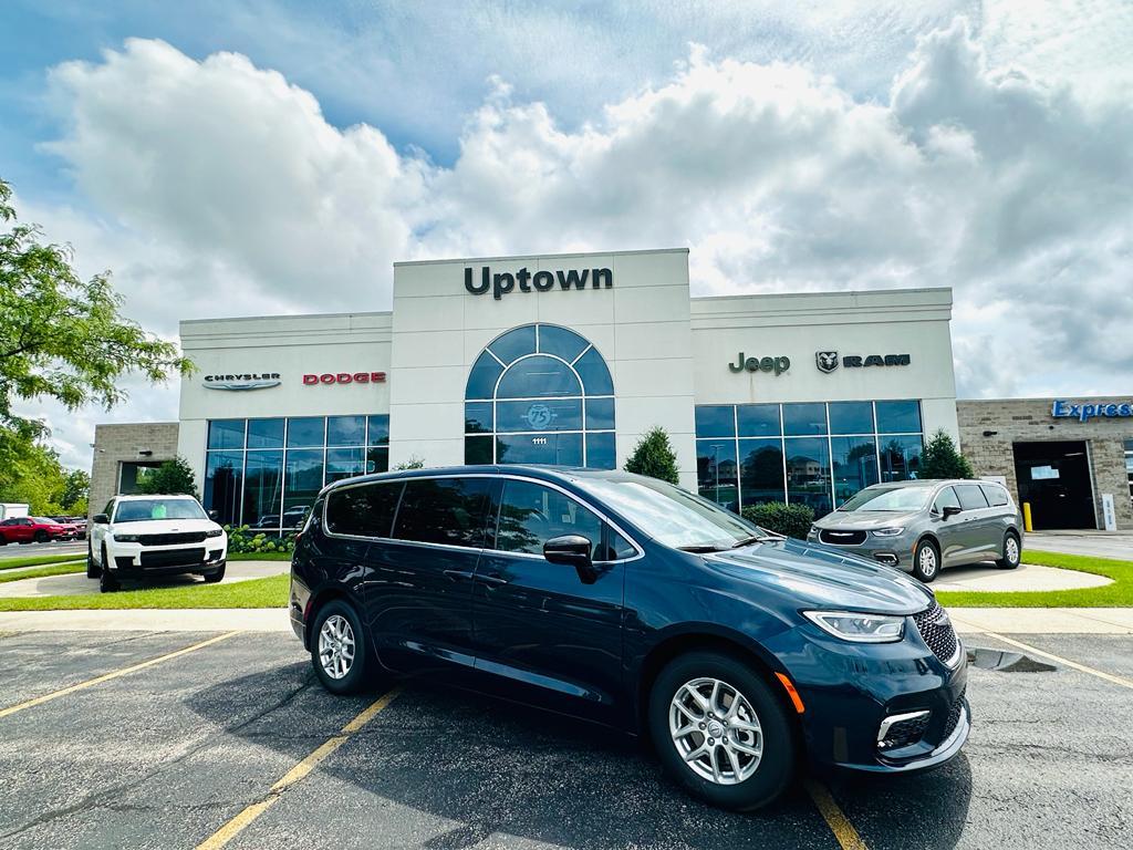 new 2025 Chrysler Pacifica car, priced at $40,595