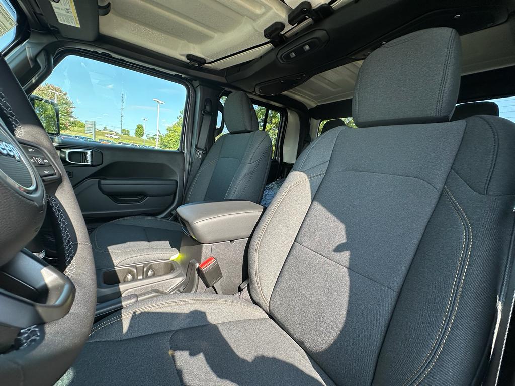 new 2025 Jeep Gladiator car, priced at $48,611