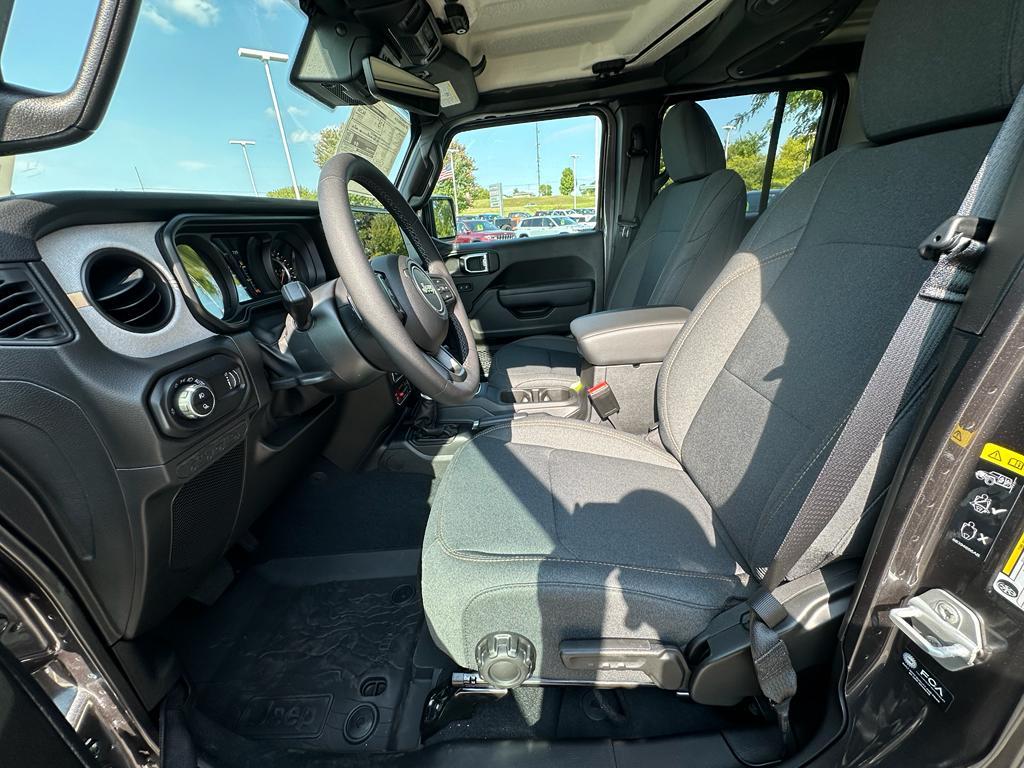 new 2025 Jeep Gladiator car, priced at $48,611