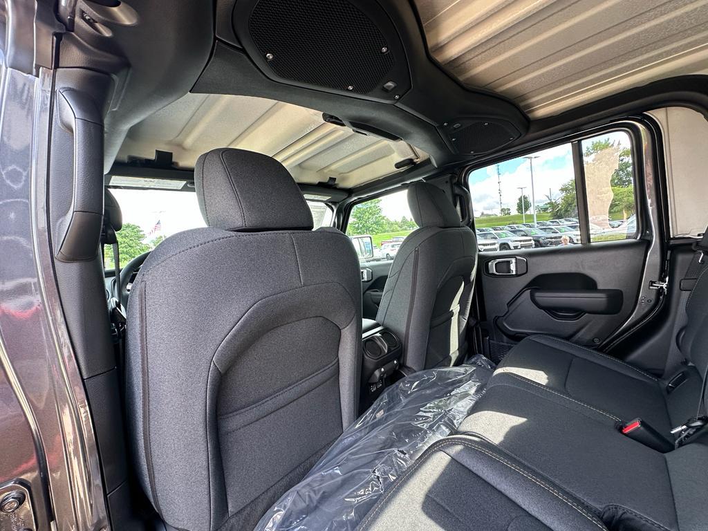 new 2025 Jeep Gladiator car, priced at $50,011
