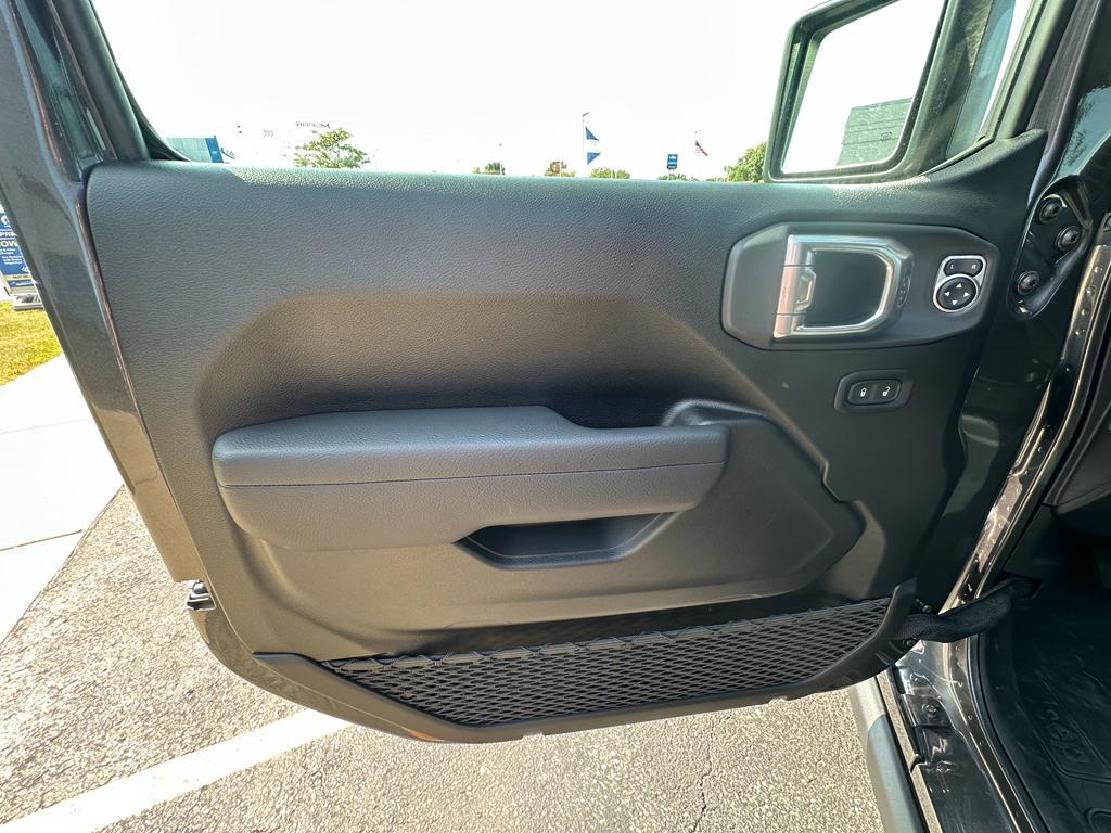 new 2025 Jeep Gladiator car, priced at $48,611