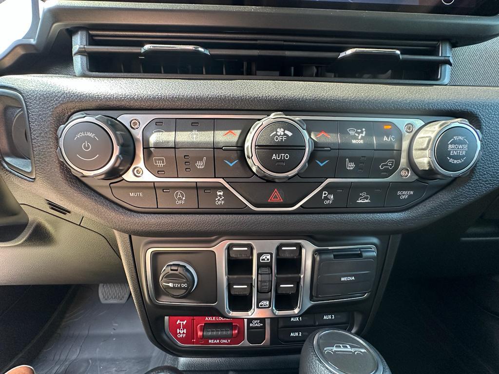 new 2025 Jeep Gladiator car, priced at $48,611