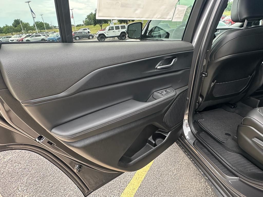 new 2025 Jeep Grand Cherokee L car, priced at $44,506