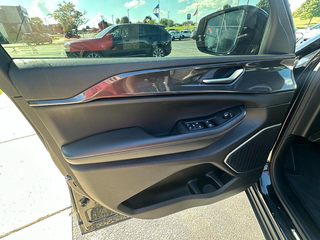 used 2022 Jeep Grand Cherokee car, priced at $31,770