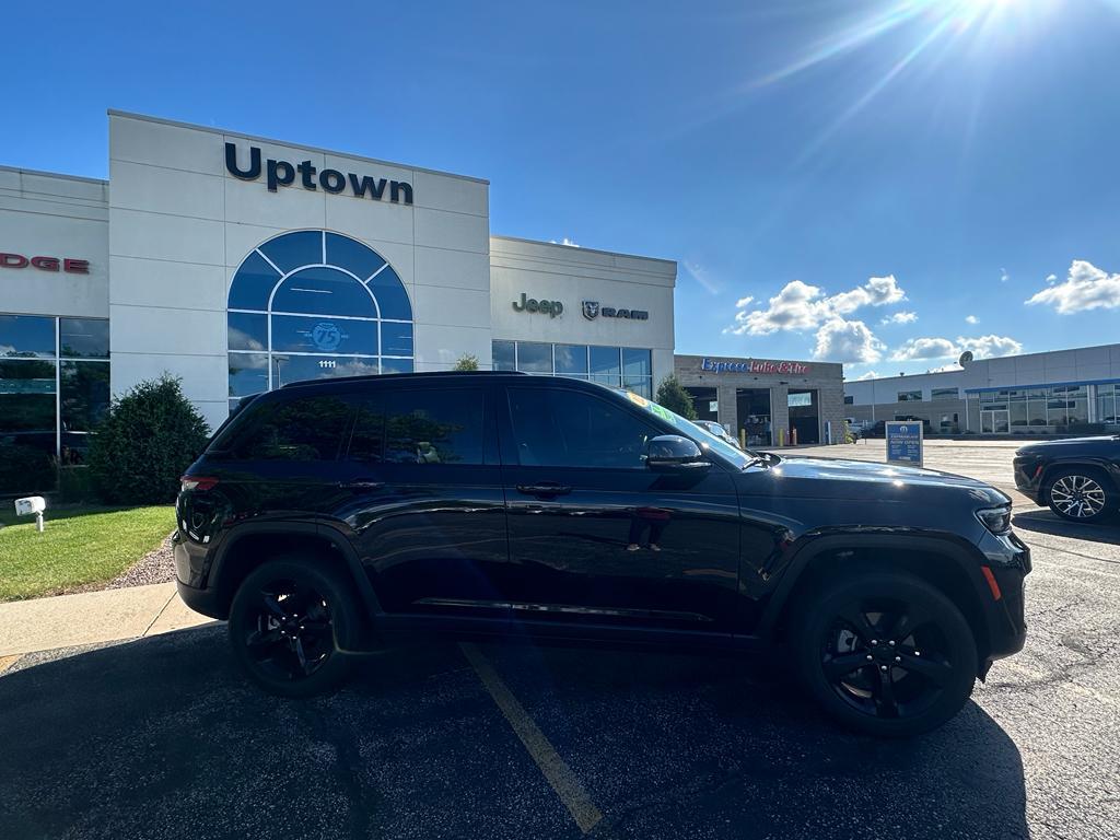 used 2022 Jeep Grand Cherokee car, priced at $31,770