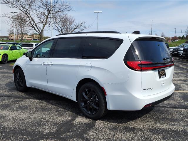 new 2024 Chrysler Pacifica car, priced at $45,332