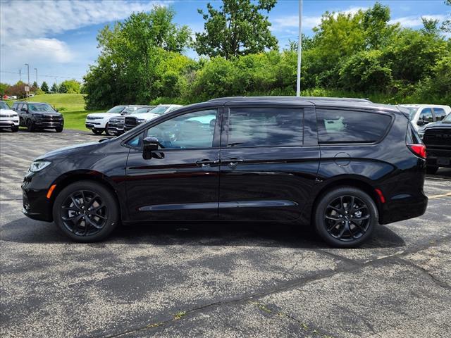 new 2024 Chrysler Pacifica car, priced at $42,682