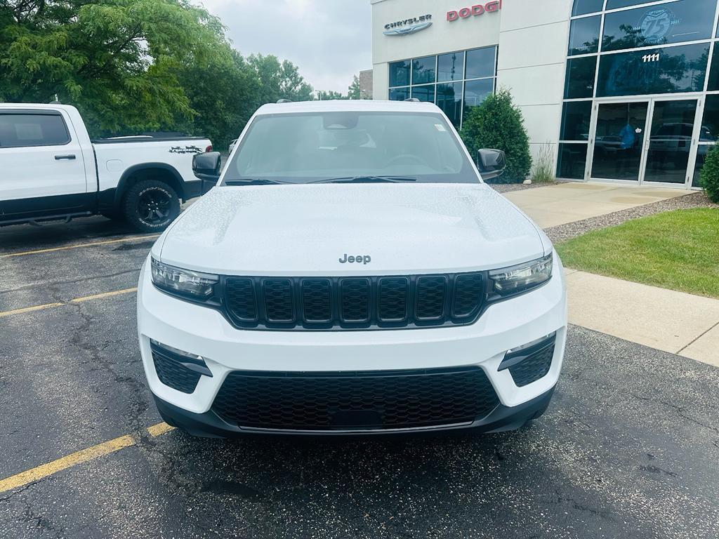 new 2025 Jeep Grand Cherokee car, priced at $45,592