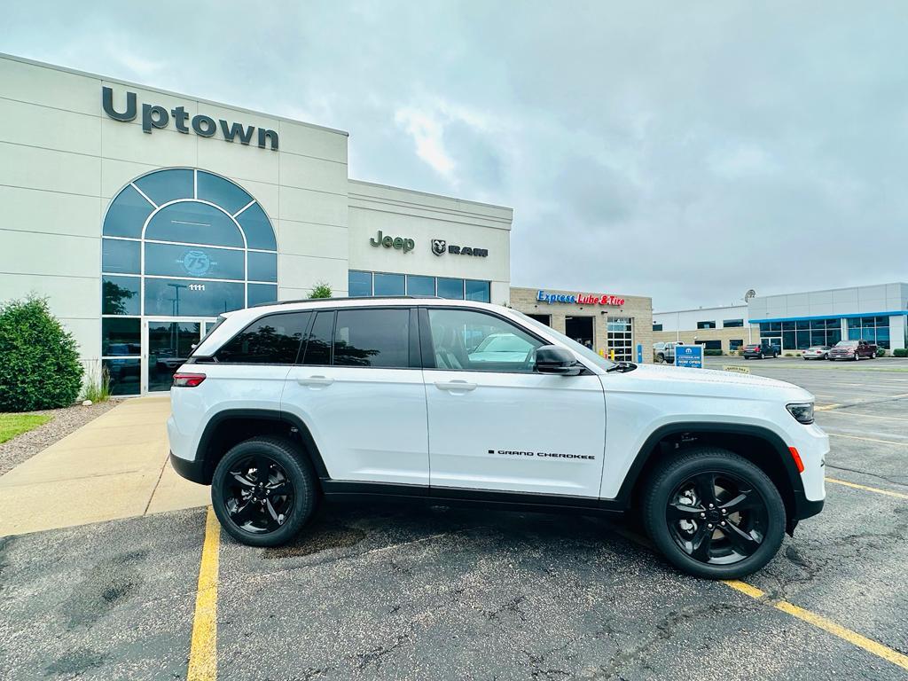 new 2025 Jeep Grand Cherokee car, priced at $45,592