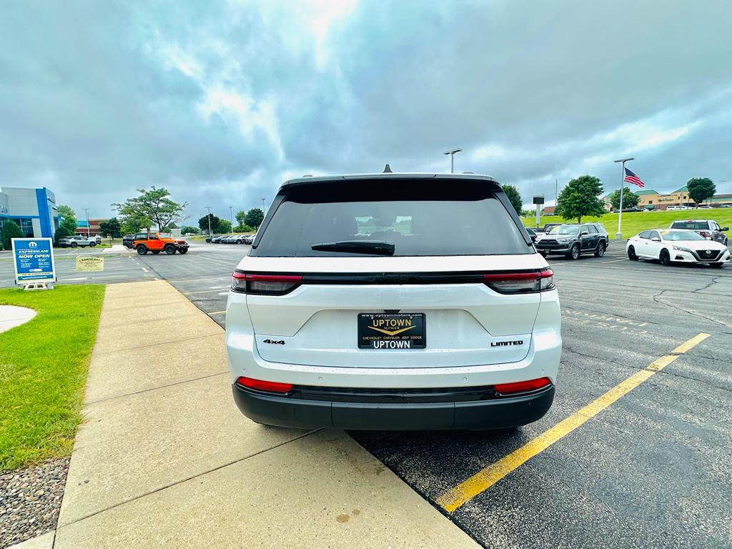 new 2025 Jeep Grand Cherokee car, priced at $45,592