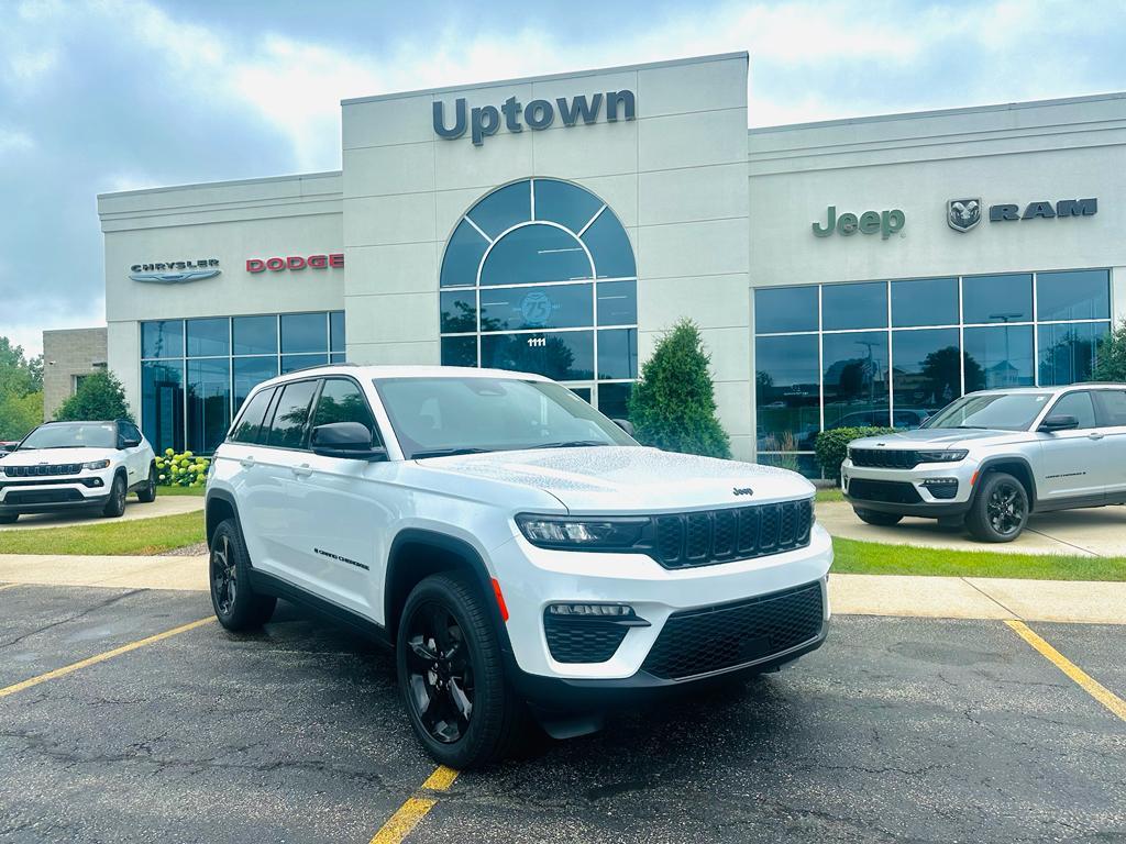 new 2025 Jeep Grand Cherokee car, priced at $45,592