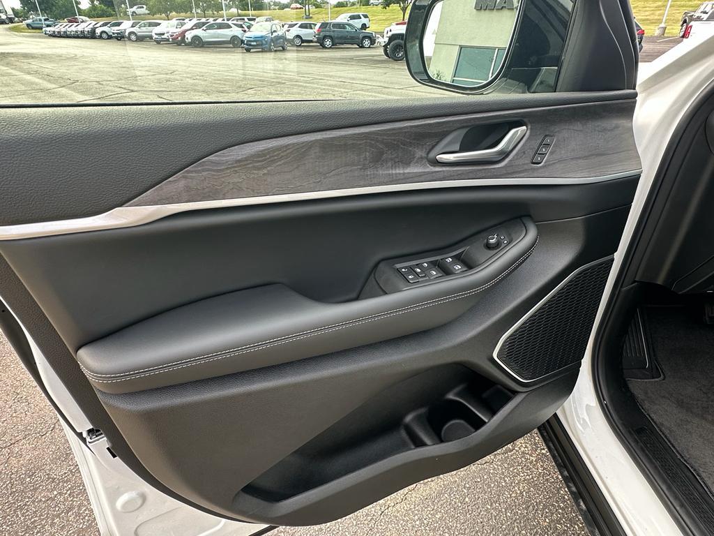 new 2025 Jeep Grand Cherokee L car, priced at $54,260