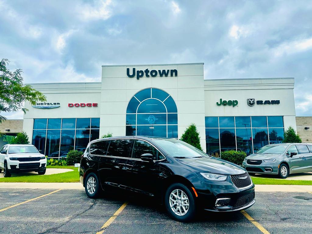 new 2025 Chrysler Pacifica car, priced at $40,164
