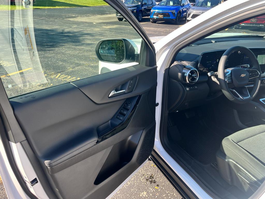 new 2026 Chevrolet Equinox car, priced at $31,320