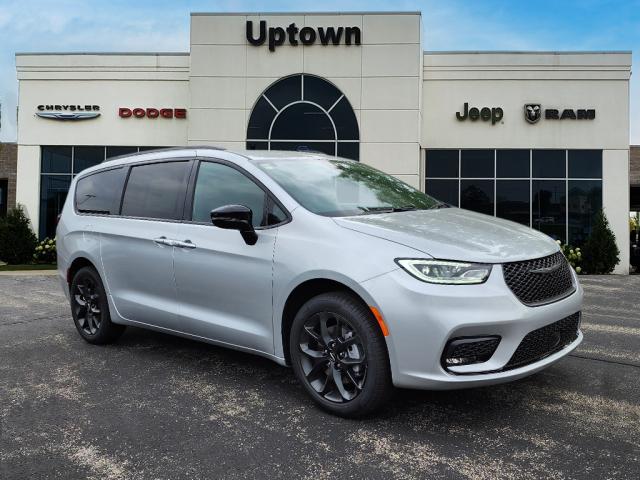 new 2024 Chrysler Pacifica car, priced at $45,502