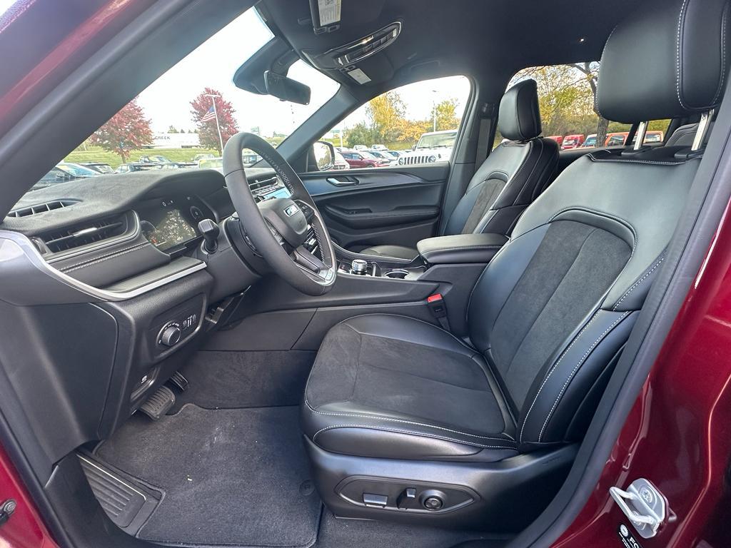 new 2025 Jeep Grand Cherokee L car, priced at $44,072