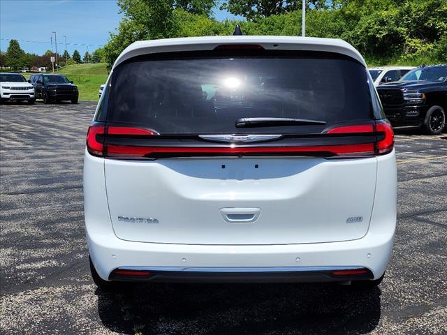 new 2024 Chrysler Pacifica car, priced at $43,640