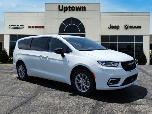 new 2024 Chrysler Pacifica car, priced at $43,640