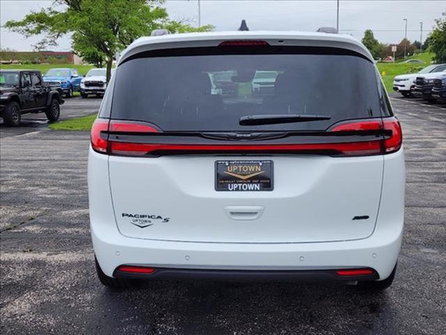 new 2024 Chrysler Pacifica car, priced at $42,182