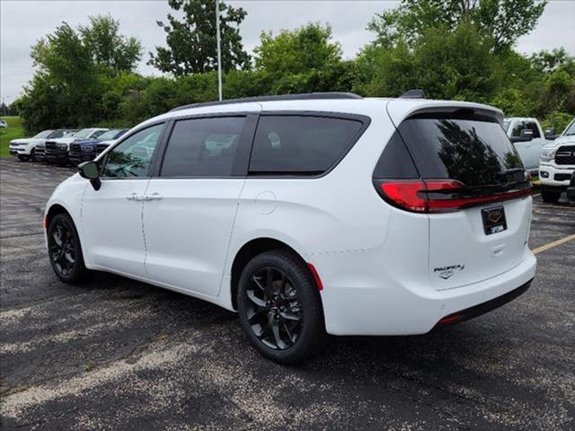 new 2024 Chrysler Pacifica car, priced at $42,182