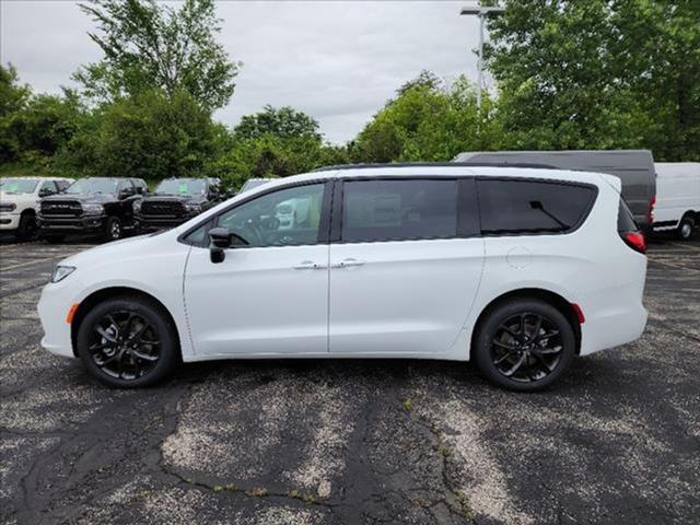 new 2024 Chrysler Pacifica car, priced at $42,182