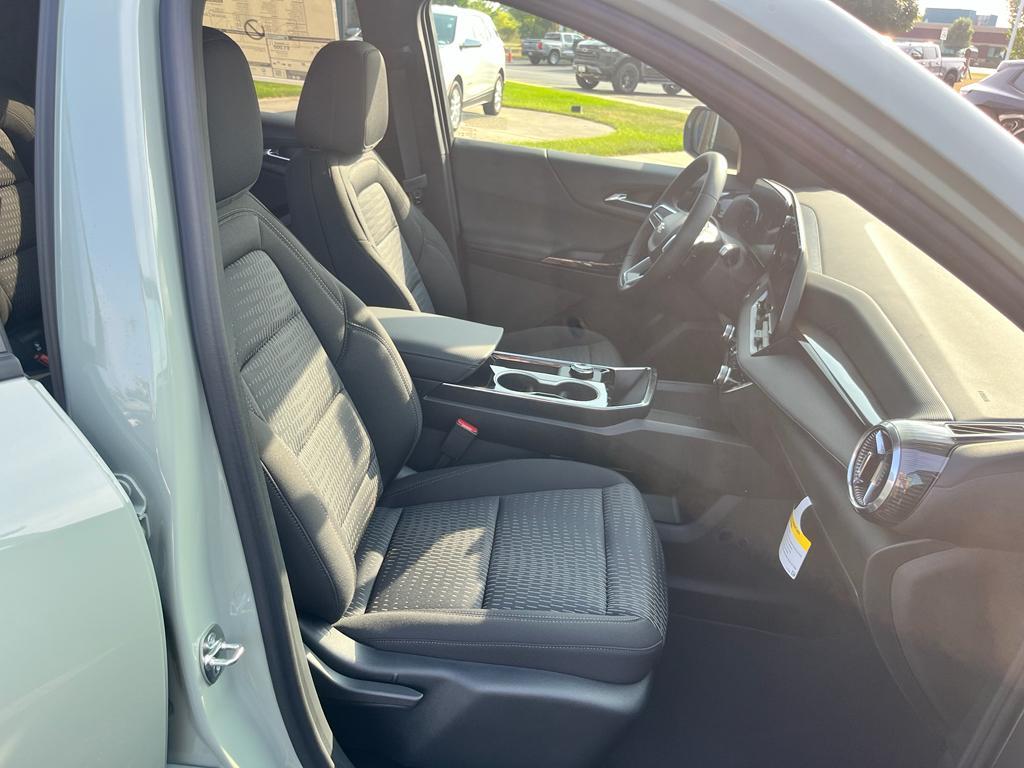 new 2026 Chevrolet Equinox car, priced at $31,495