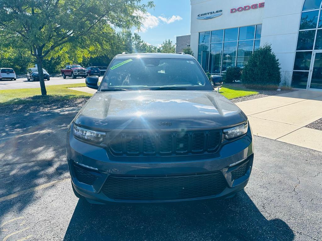 new 2025 Jeep Grand Cherokee car, priced at $40,270