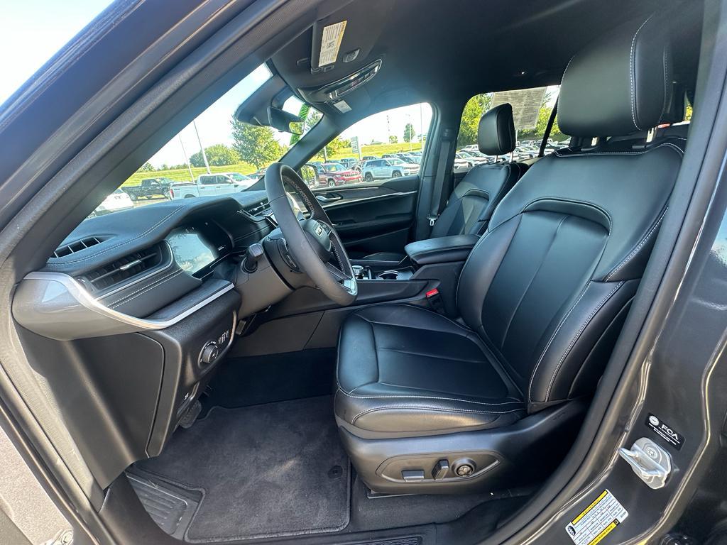 new 2025 Jeep Grand Cherokee car, priced at $40,270