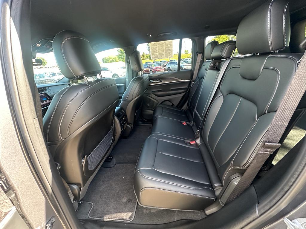 new 2025 Jeep Grand Cherokee car, priced at $40,270