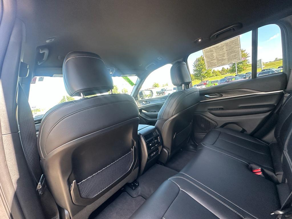 new 2025 Jeep Grand Cherokee car, priced at $40,270