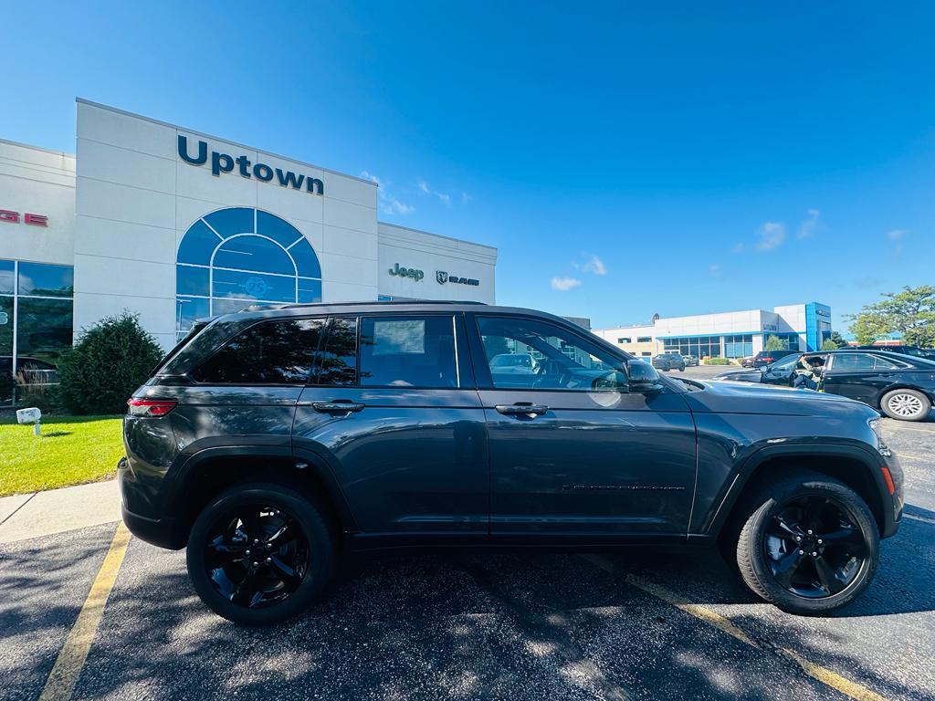 new 2025 Jeep Grand Cherokee car, priced at $40,270