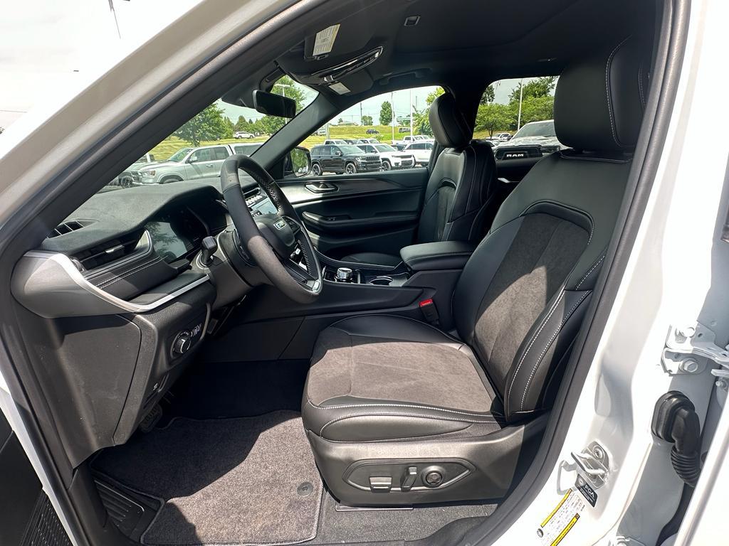new 2025 Jeep Grand Cherokee L car, priced at $42,488