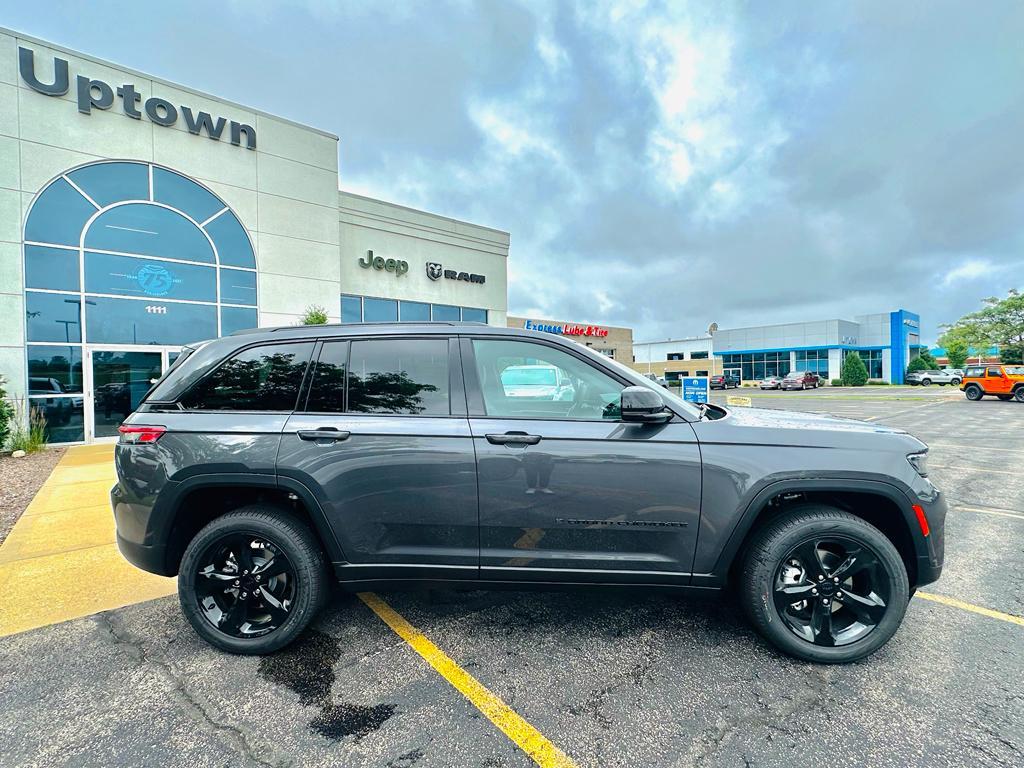 new 2025 Jeep Grand Cherokee car, priced at $51,496