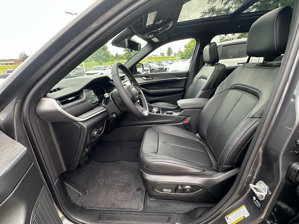 new 2025 Jeep Grand Cherokee car, priced at $51,496