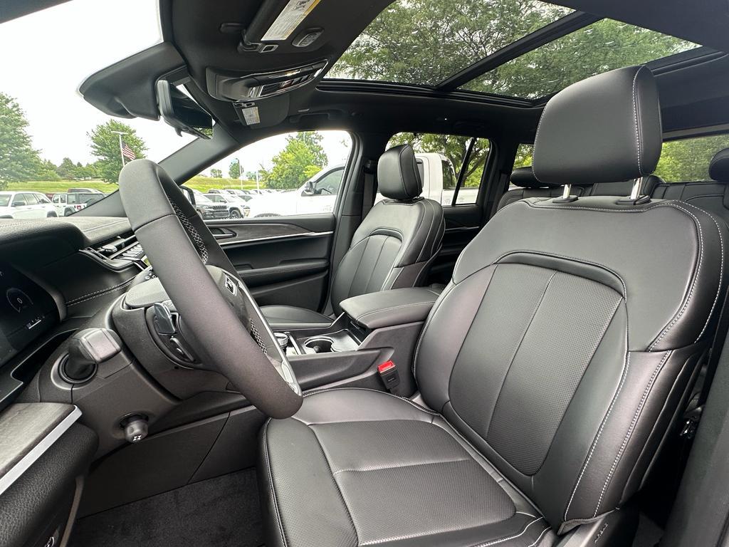 new 2025 Jeep Grand Cherokee car, priced at $51,496