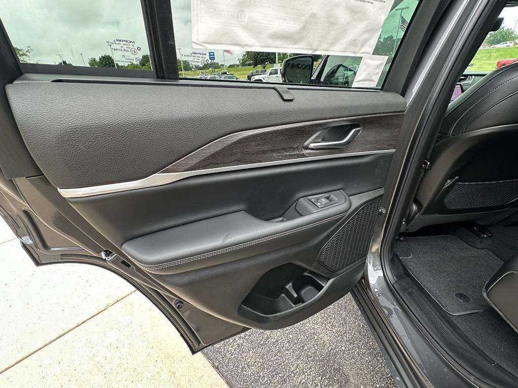 new 2025 Jeep Grand Cherokee car, priced at $51,496