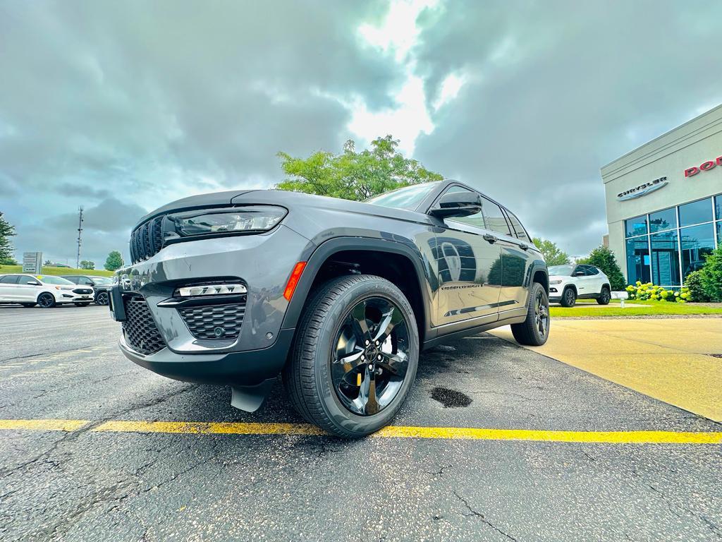 new 2025 Jeep Grand Cherokee car, priced at $51,496