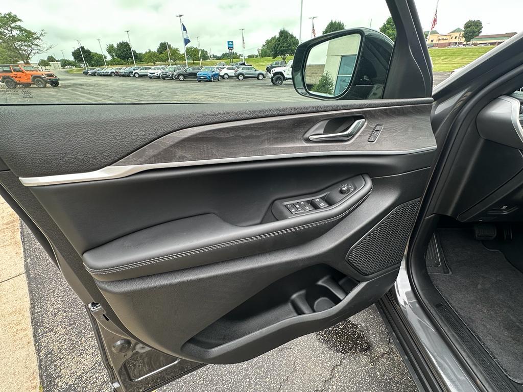 new 2025 Jeep Grand Cherokee car, priced at $51,496