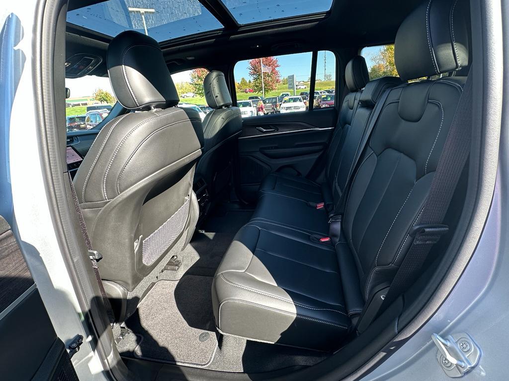new 2025 Jeep Grand Cherokee car, priced at $47,676