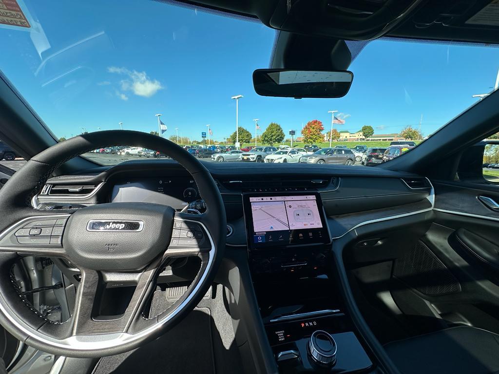 new 2025 Jeep Grand Cherokee car, priced at $47,676