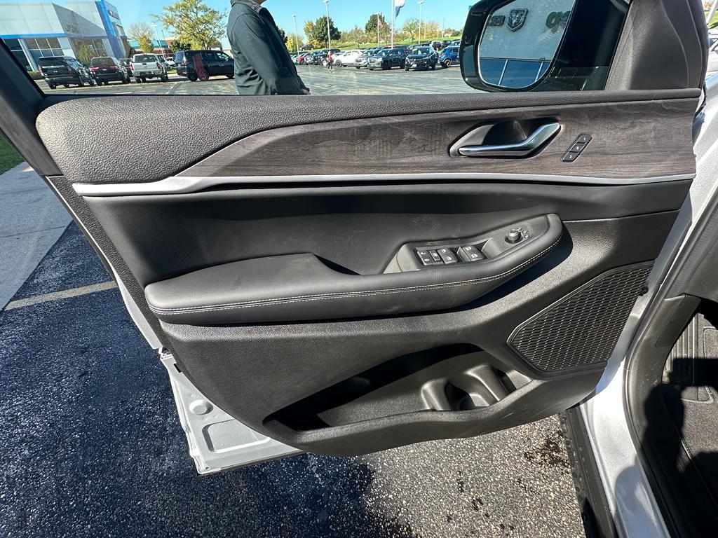 new 2025 Jeep Grand Cherokee car, priced at $47,676
