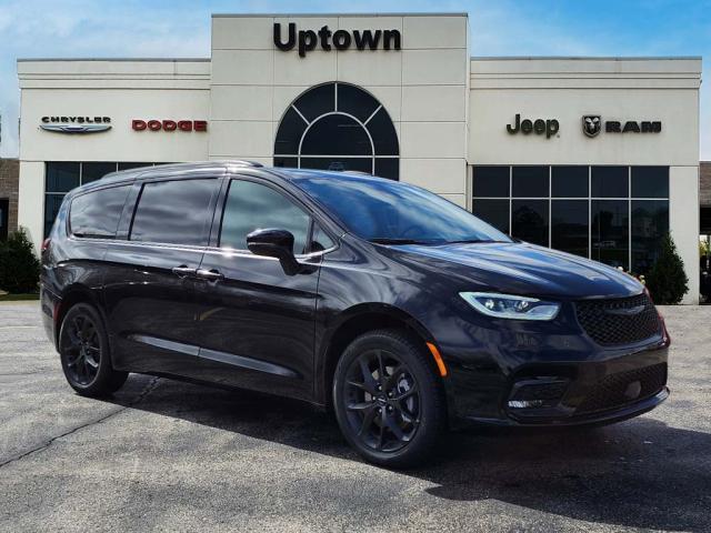 new 2024 Chrysler Pacifica car, priced at $46,082