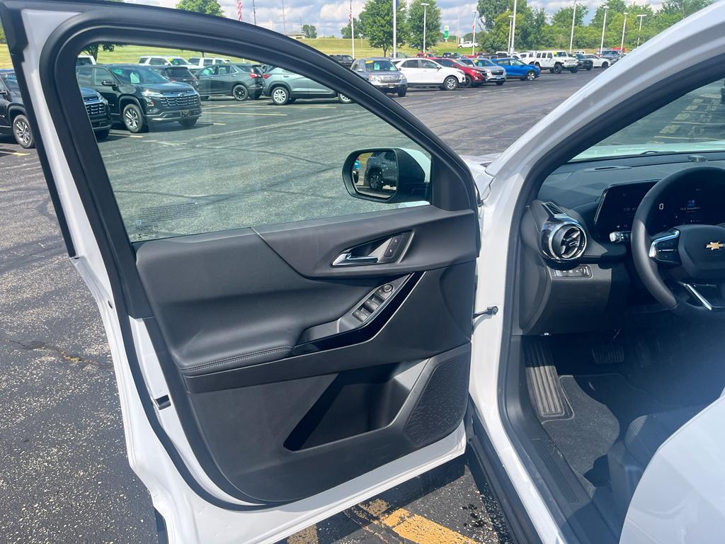 new 2026 Chevrolet Equinox car, priced at $31,495