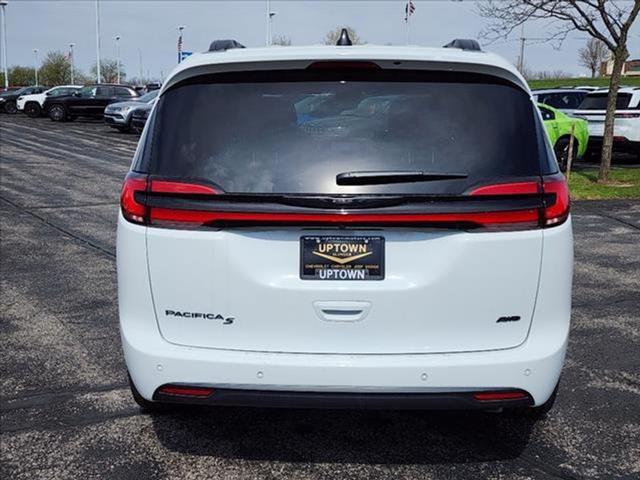 new 2024 Chrysler Pacifica car, priced at $40,582