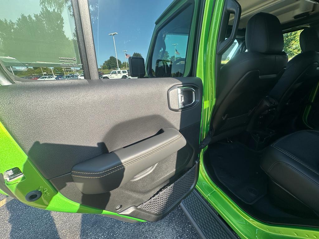 new 2025 Jeep Gladiator car, priced at $49,367