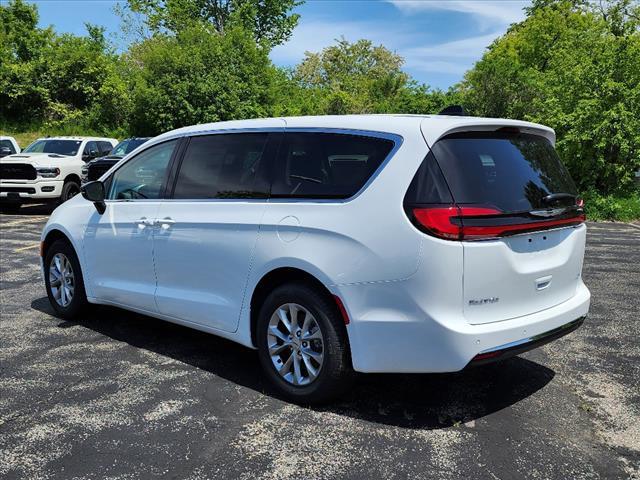 new 2024 Chrysler Pacifica car, priced at $47,650