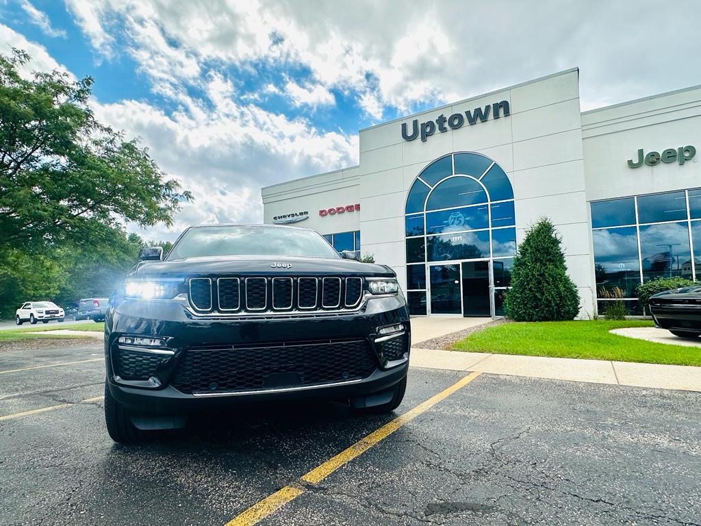 new 2025 Jeep Grand Cherokee car, priced at $50,009
