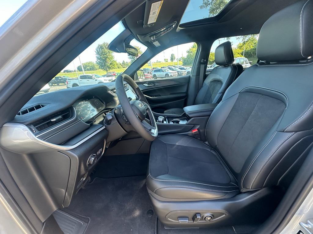 new 2025 Jeep Grand Cherokee L car, priced at $44,437