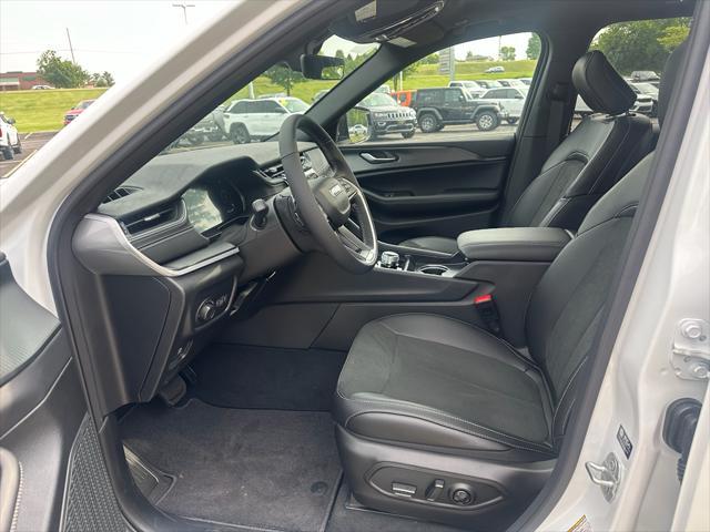 new 2025 Jeep Grand Cherokee car, priced at $41,756